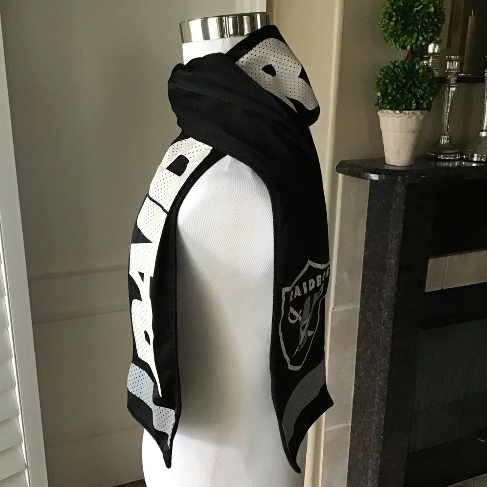NFL Raiders Football Neck Scarf Muffler Black Fleece Zip Pocket Licensed Vintage